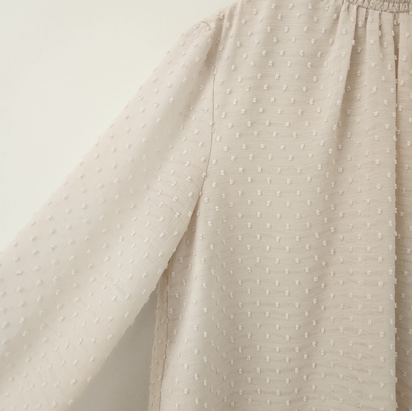 Day after day cream blouse. - Picture 2 of 8